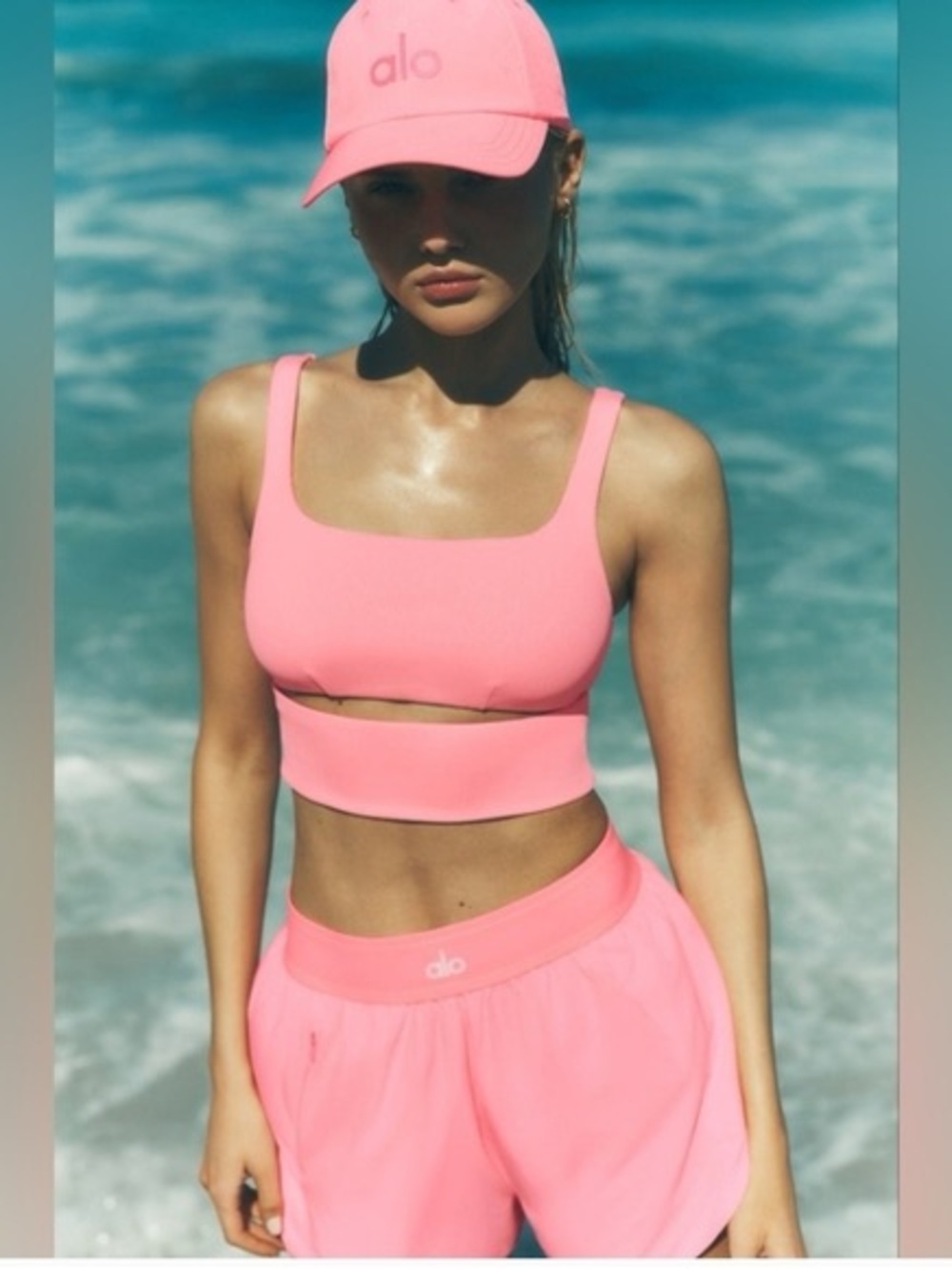 ALO Yoga Slit bra neon bubblegum